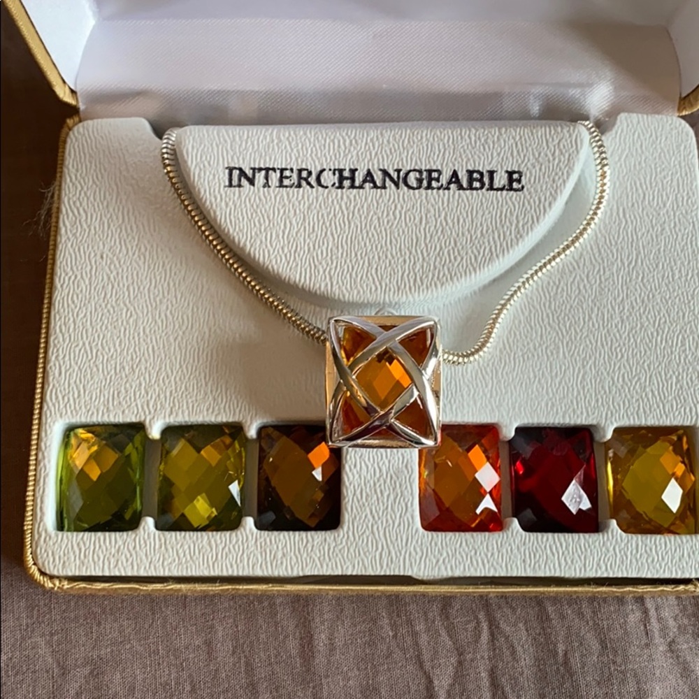 Interchangeable necklace!